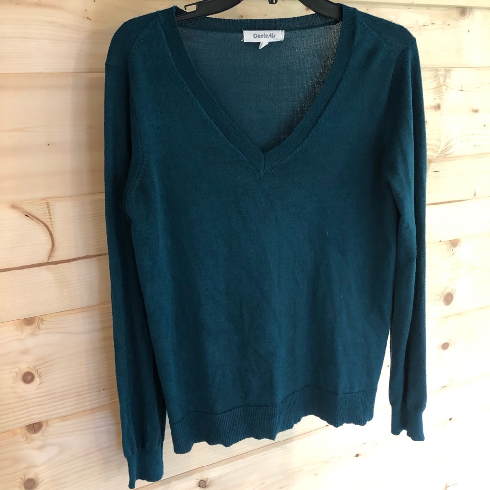 Last Chance! Caelestis Green Lightweight Sweater